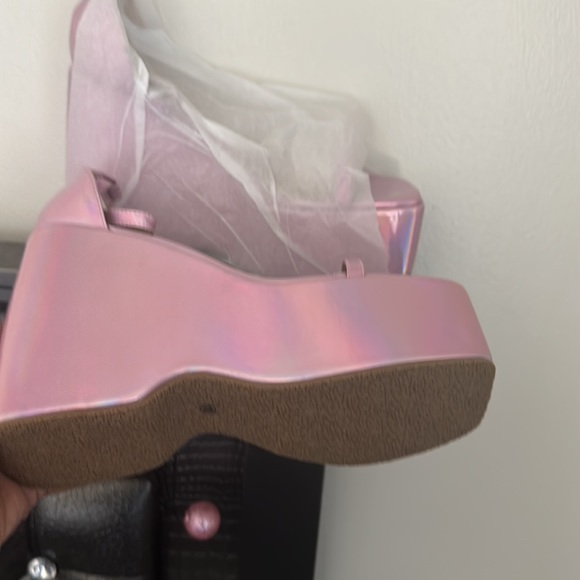 Pinky? - Picture 2 of 4